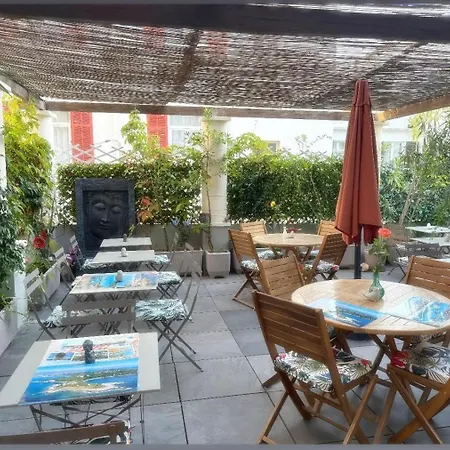 Eden - La Baigneuse Готель 3*