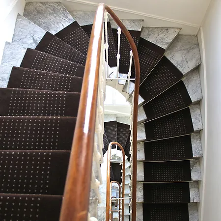 Eden - La Baigneuse Otel 3*