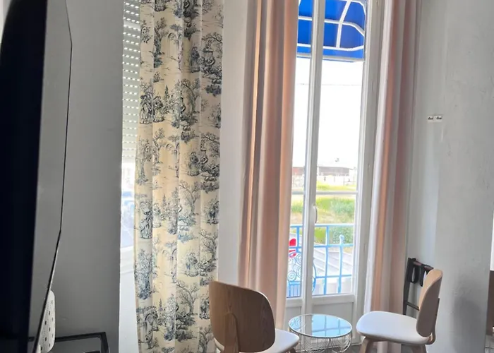 Отель Eden - La Baigneuse