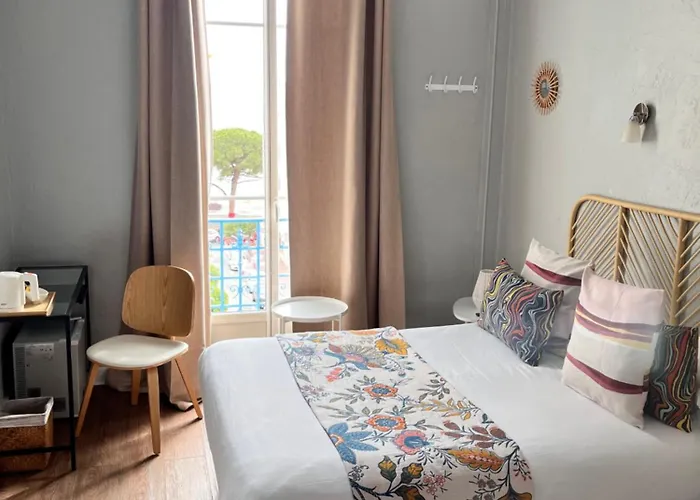 Eden - La Baigneuse Жуан-ле-Пен