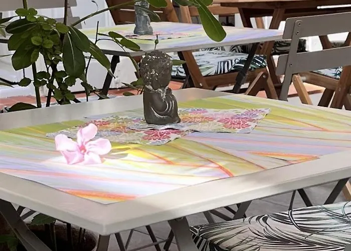 Отель Eden - La Baigneuse Жуан-ле-Пен