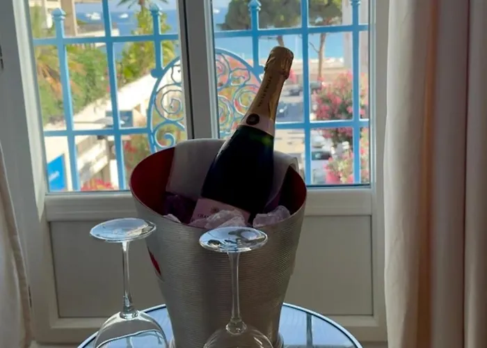 Eden - La Baigneuse Жюан-ле-Пен