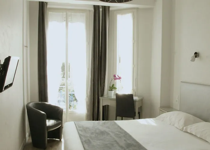 Eden - La Baigneuse Готель 3*