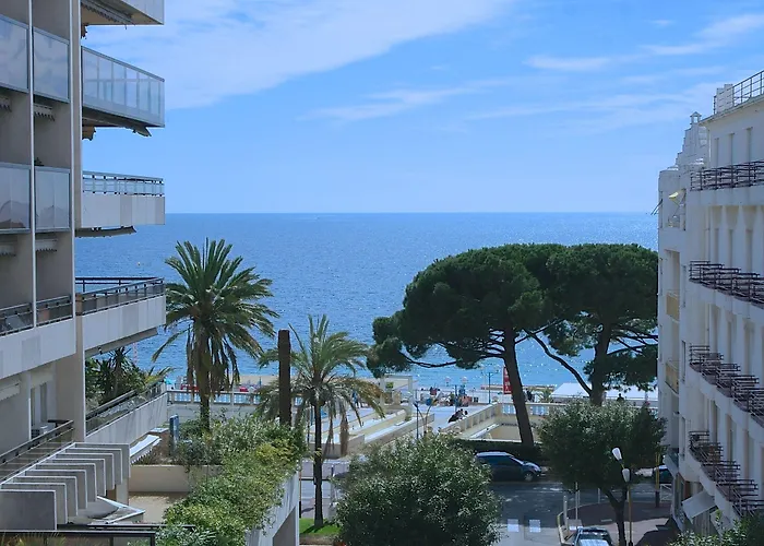 Eden - La Baigneuse Жюан-ле-Пен